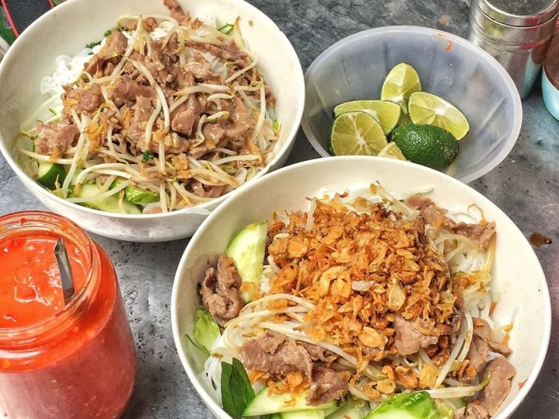 Experience Hanoi Tours with sustainable dining